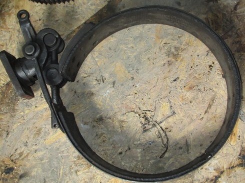 Фрикцион Т-70 бортовой в сб. 70С-240.6010-40/50 для Трактор Т-70 . (молдован)
 Поворотний Фрикціон для Т-70 . Фрикцион бортовой 70С-2406010-10 в сборе правый трактора Т70.
Т70,Т70А,Т70С,Т70СМ,Т70В,Т70СВ,Т70ВХ . Барабан ведущий фрикциона Т-70 / 54-24.06.016-А